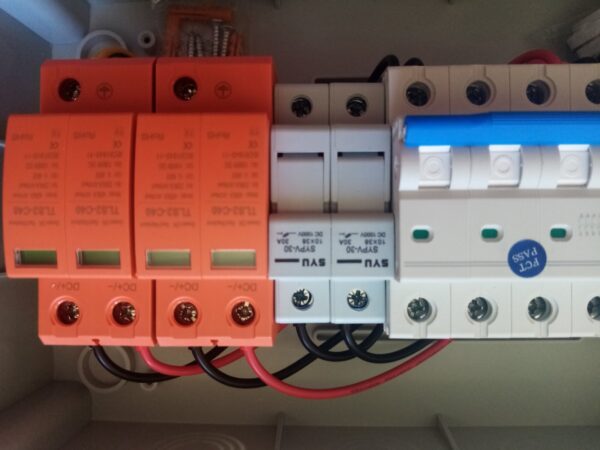PVC Solarni razvodni ormar 2 ulaza 2 izlaza 1000V DC
